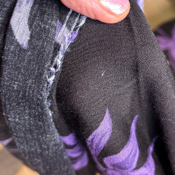 3 metres Silk Gerogetta Fabric - Black with Purple Flowers - Picture 5 of 7